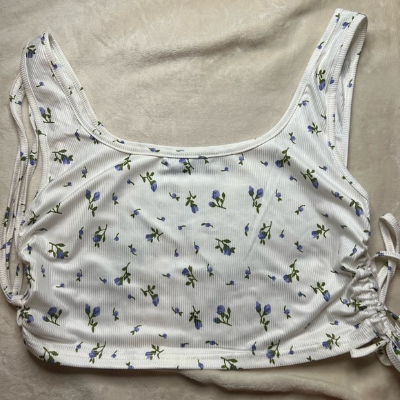Shein Floral Ruched Side Crop Tank - Picture 2 of 4